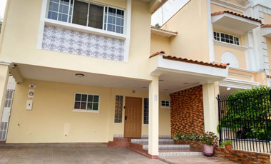 VENTA CASA DUPLEX EN MIRAFLORES EV