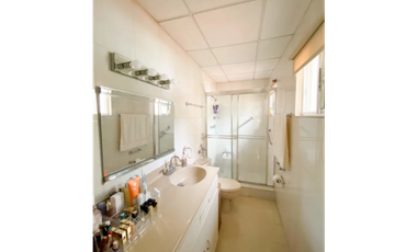 VENTA CASA DUPLEX EN MIRAFLORES EV