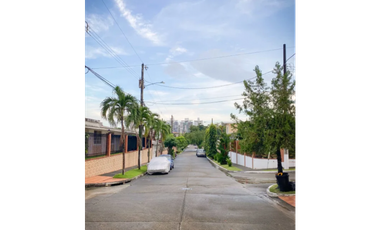 VENTA CASA DUPLEX EN MIRAFLORES EV