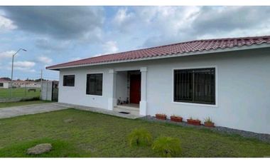 ALQUILER DE CASA EN DAVID 2 RECAMARAS 2 BAÑOS  CERCADA ATRAS