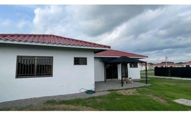 ALQUILER DE CASA EN DAVID 2 RECAMARAS 2 BAÑOS  CERCADA ATRAS