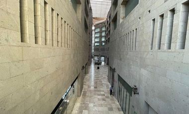 Local Comercial en renta en Zona Esmeralda Atizapan de Zaragoza 24-3507 CR