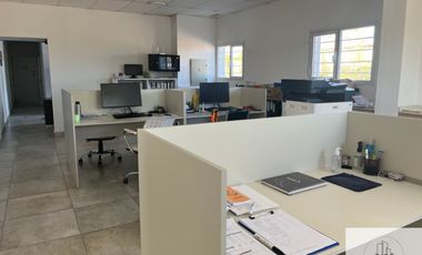 Galpón en alquiler de 2470m2 ubicado en Área Centro Oeste