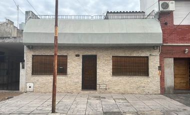 Casa en alquiler en Ramos Mejia Sur