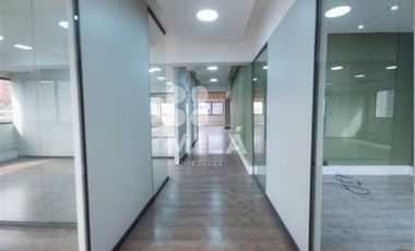 Oficina en Arriendo en Planta completa, remodelada, MUT