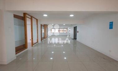 Oficina en Arriendo en Planta completa, remodelada, MUT