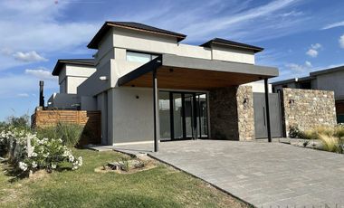Venta/Alquiler Casa 7 Amb Vista Laguna/Golf en La Calesa, Pilará