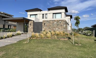 Venta/Alquiler Casa 7 Amb Vista Laguna/Golf en La Calesa, Pilará