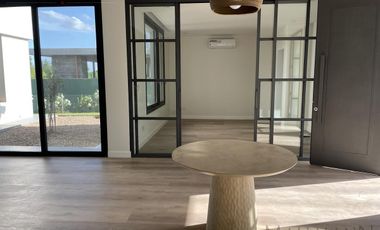 Venta/Alquiler Casa 7 Amb Vista Laguna/Golf en La Calesa, Pilará