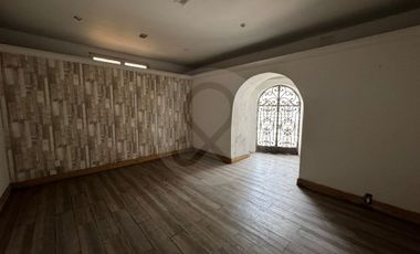 Casa uso de suelo en renta en Lomas de Chapultepec