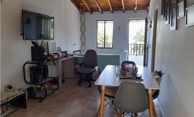 Venta de casa segundo piso en Guayabal la colinita