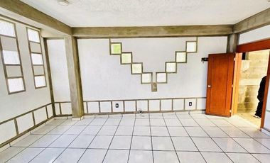 Venta de Bodega con oficinas y uso habitacional en Guadalupe Proletaria