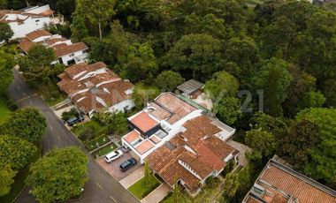 Vendo Casa Unifamiliar - Unidad Cerrada - El Poblado - Medellin.