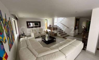 Vendo Casa Unifamiliar - Unidad Cerrada - El Poblado - Medellin.