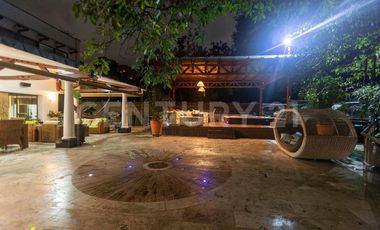 Vendo Casa Unifamiliar - Unidad Cerrada - El Poblado - Medellin.