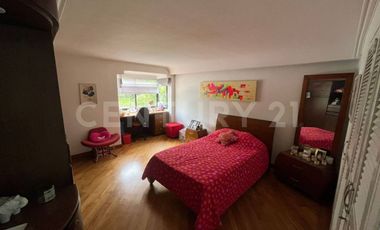 Vendo Casa Unifamiliar - Unidad Cerrada - El Poblado - Medellin.