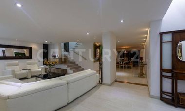 Vendo Casa Unifamiliar - Unidad Cerrada - El Poblado - Medellin.