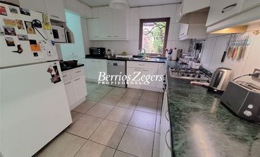 Casa en Arriendo en Hualtatas/ Tabancura
