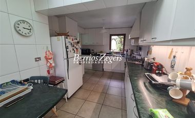 Casa en Arriendo en Hualtatas/ Tabancura