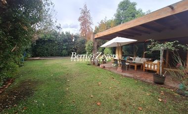 Casa en Arriendo en Hualtatas/ Tabancura