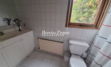 Casa en Arriendo en Hualtatas/ Tabancura