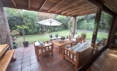 Casa en Arriendo en Hualtatas/ Tabancura