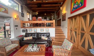 Casa sólida en sector tradicional