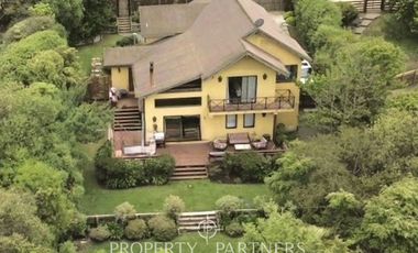 Casa sólida en sector tradicional