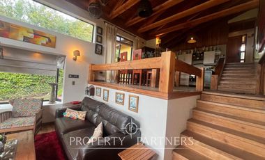 Casa sólida en sector tradicional