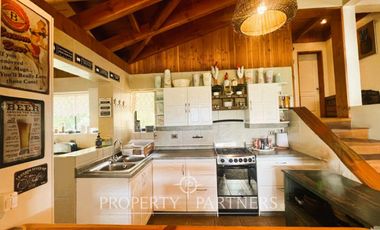 Casa sólida en sector tradicional