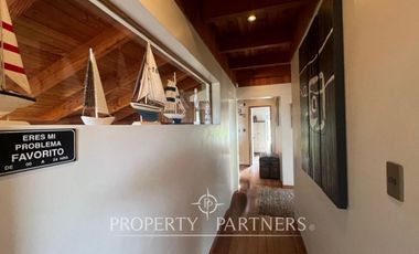 Casa sólida en sector tradicional