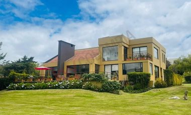 ARRIENDO ESPECTACULAR CASA EN CASA DE CAMPO, LA CALERA