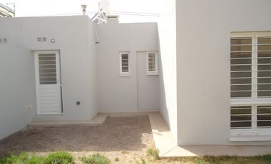 RENE FAVALORO II ( ZONA DE MATIENZO) EXCELENTE VIVIENDA.-