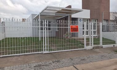 RENE FAVALORO II ( ZONA DE MATIENZO) EXCELENTE VIVIENDA.-