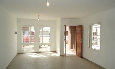 RENE FAVALORO II ( ZONA DE MATIENZO) EXCELENTE VIVIENDA.-