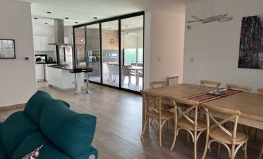 CASA EN VENTA PUERTO ROLDAN