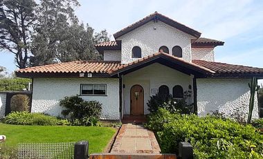 FOCOLARE PROPIEDADES ARRIENDA HERMOSA CASA AMOBLADA
