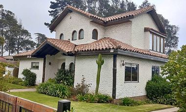 FOCOLARE PROPIEDADES ARRIENDA HERMOSA CASA AMOBLADA
