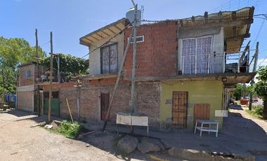 Casa en  Ubicación: calle 877A N 1794 esquina Avenida Bosques.  Florencio Varela