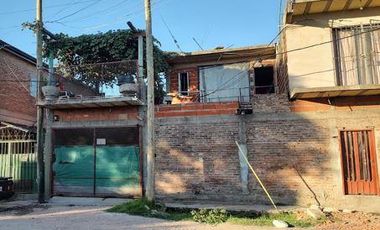 Casa en  Ubicación: calle 877A N 1794 esquina Avenida Bosques.  Florencio Varela
