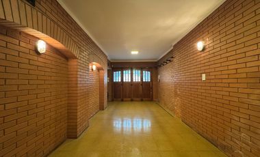 Venta importante chalet  en  Parque Luro! Apto credito