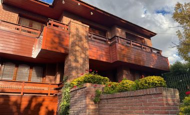 Venta importante chalet  en  Parque Luro! Apto credito