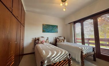 Venta importante chalet  en  Parque Luro! Apto credito