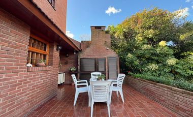 Venta importante chalet  en  Parque Luro! Apto credito