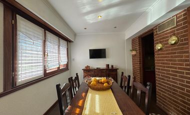 Venta importante chalet  en  Parque Luro! Apto credito