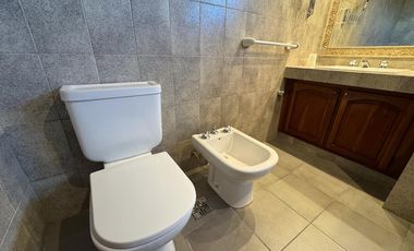 Venta importante chalet  en  Parque Luro! Apto credito