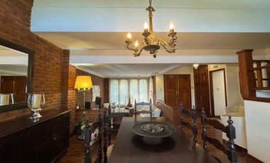 Venta importante chalet  en  Parque Luro! Apto credito