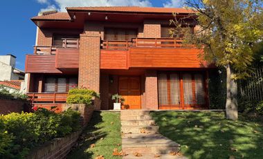 Venta importante chalet  en  Parque Luro! Apto credito