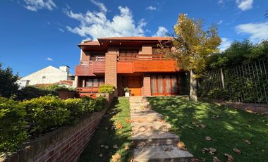 Venta importante chalet  en  Parque Luro! Apto credito