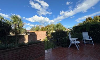 Venta importante chalet  en  Parque Luro! Apto credito